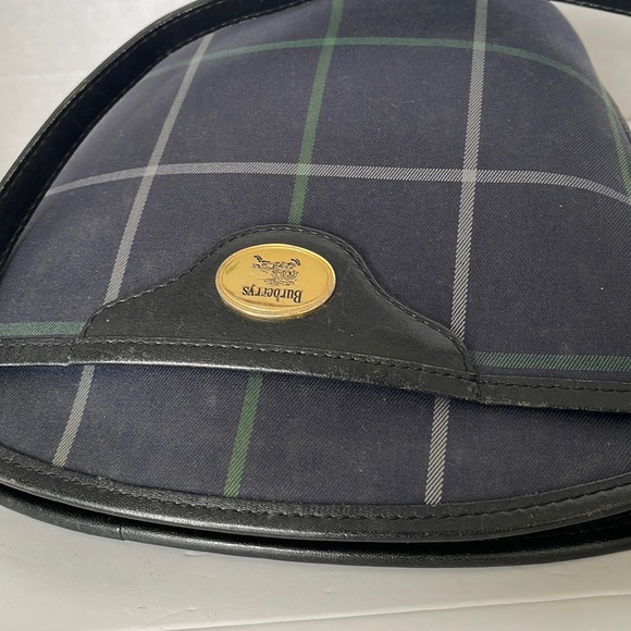 Authentic Burberry Check Crossbody/Shoulder Bag. - Picture 9 of 17